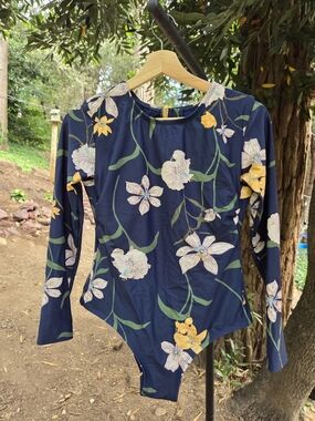 Shade & Shore Navy Floral Long-Sleeve One Piece Bathing Suit Size Medium